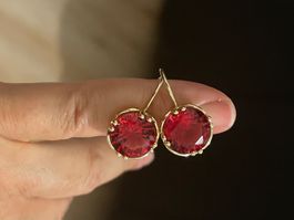 boucles d’oreilles vintage plaqué or jaune pierre grenat