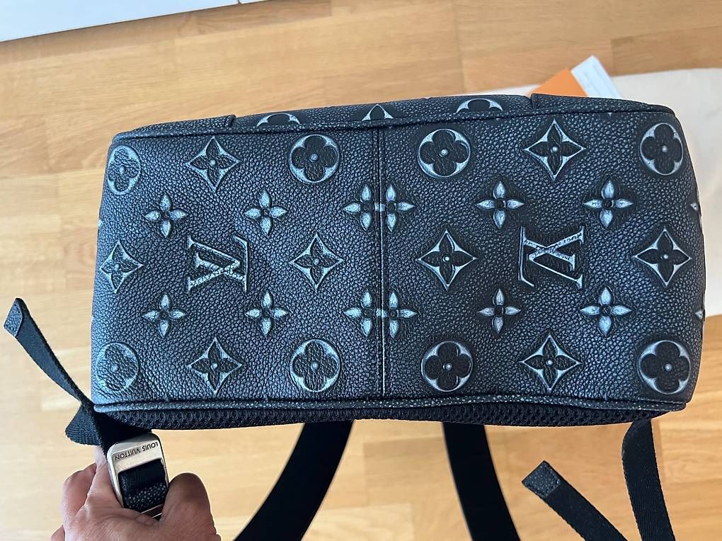 Louis Vuitton Zaini: LOUIS VUITTON  Deboss Roll Top Backpack limitiert TOP – Nuovo (secondo la descrizione) da Ehrendingen venduto da Nr.7 4
