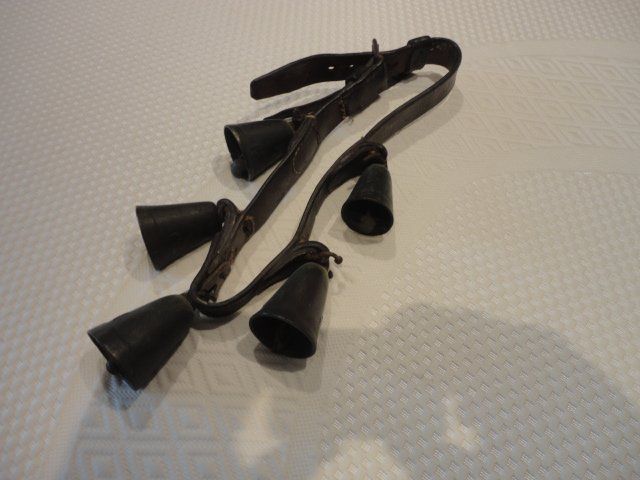 Campanacci mucche: Pferdegeschell mit 5 Glocken antik – Usato da Wittenwil venduto da trixmartin 6