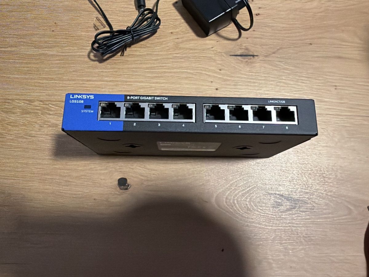 Linksys Hubs & Switches: LINKSYS Gigabit Switch (LGS108V2) – Gebraucht aus Wohlenschwil von Snowbound 1