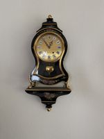 Wanduhr schwarz mit Gold und Blumenmalerei guter Zustand