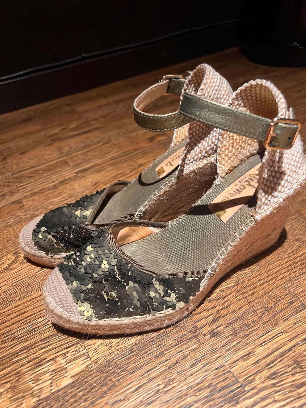 Chaussures femmes: Keilabsatz Sandalen Grösse 37 – D'occasion à Bern par cip_v9xh 1
