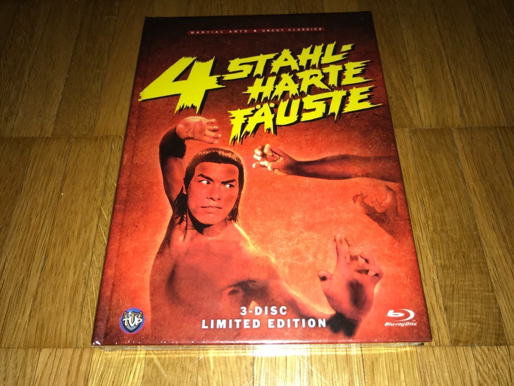 Tutti i DVDs: 4 Stahlharte Fäuste - MEDIABOOK - UNCUT – Nuovo e nell'imballaggio originale da Basel venduto da havsok