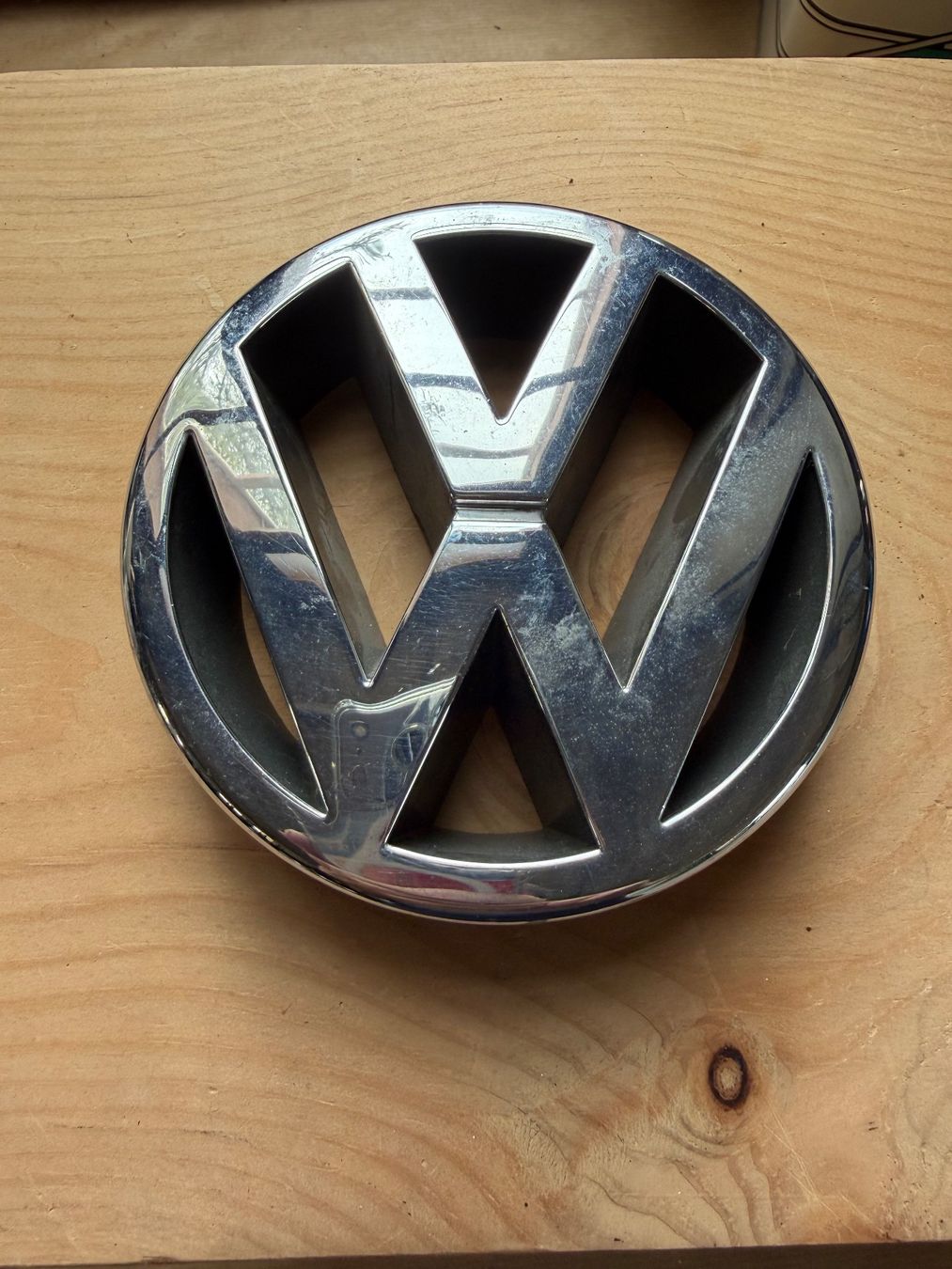 VW Alle Autoersatzteile: VW Emblem 3B0 853 601 A Golf? – Gebraucht aus Huttwil von Burk3