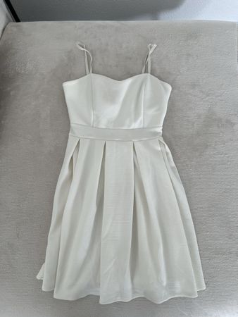 Weisses Sommerkleid - Elegant und Luftig