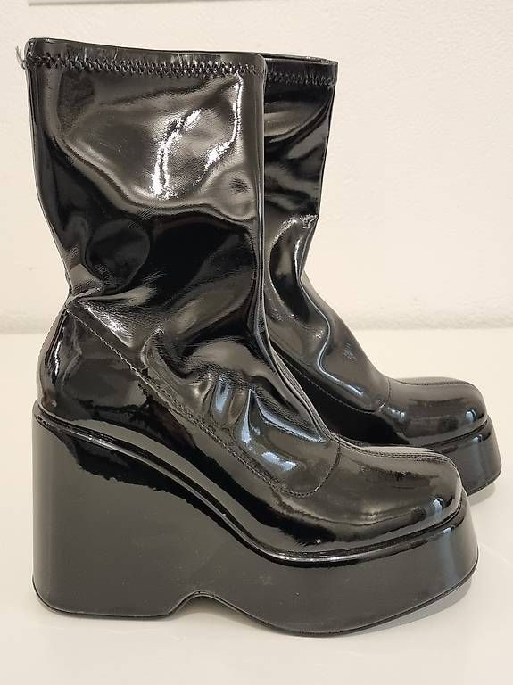 Scarpe da donna: Bottines à plateforme en vinyle – Usato da Gland venduto da Khazmur1 1