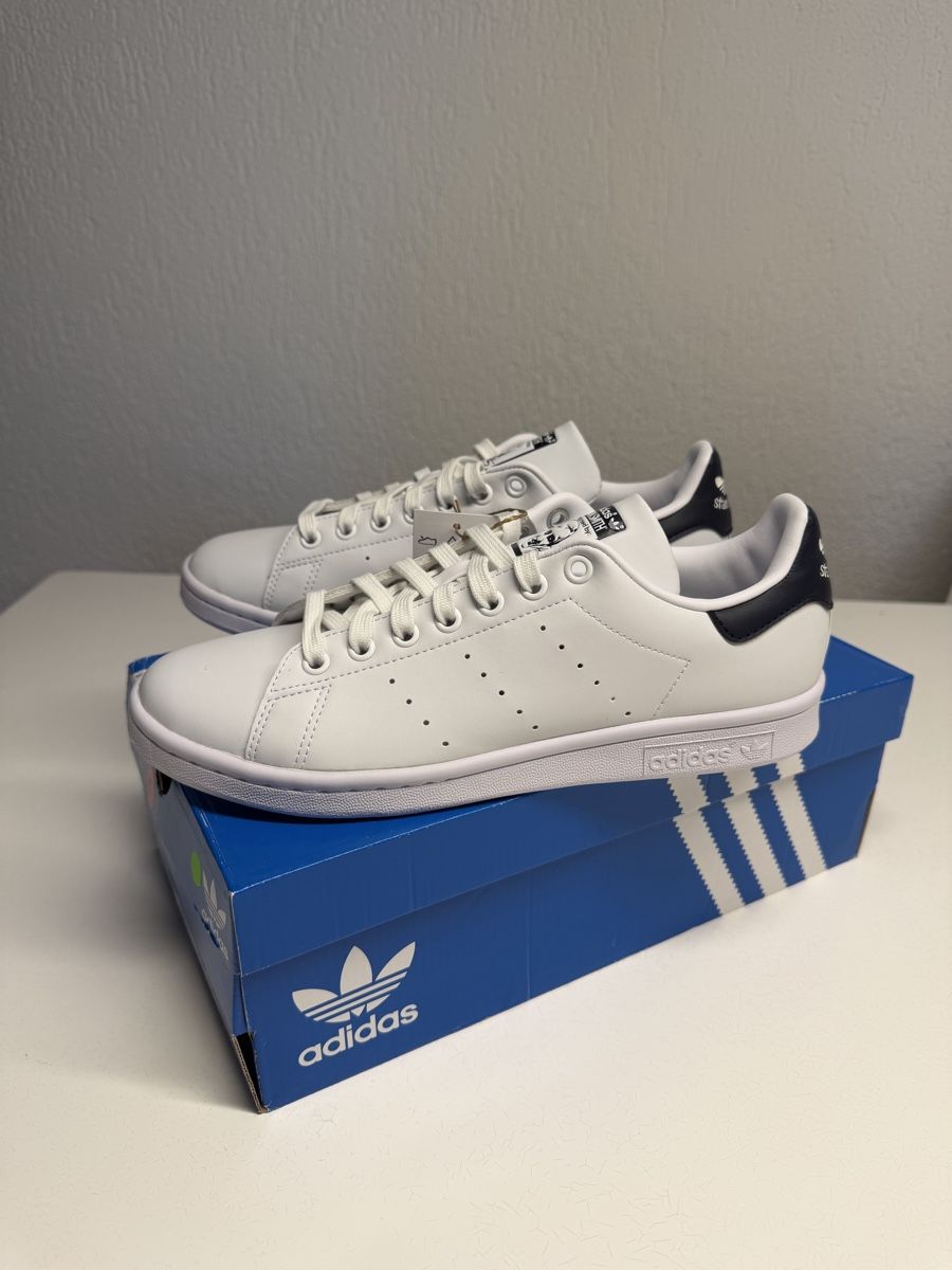 Adidas Scarpe da uomo: Adidas Stan Smith Navy EU 40 2/3 – Nuovo e nell'imballaggio originale da Dübendorf venduto da Sneaker_Seller