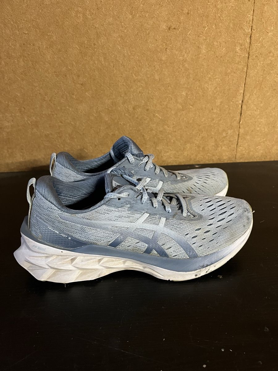 Asics Damenschuhe: ASICS Novablast 2 Grösse 41.5 – Gebraucht aus Schwanden Sigrisw von Chrisii776 1