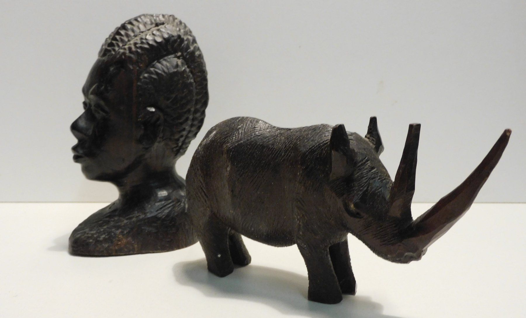 Figuren: Afrikanische Figuren 2 kleine Figuren handgeschnitzt – Gebraucht aus Sursee von 76