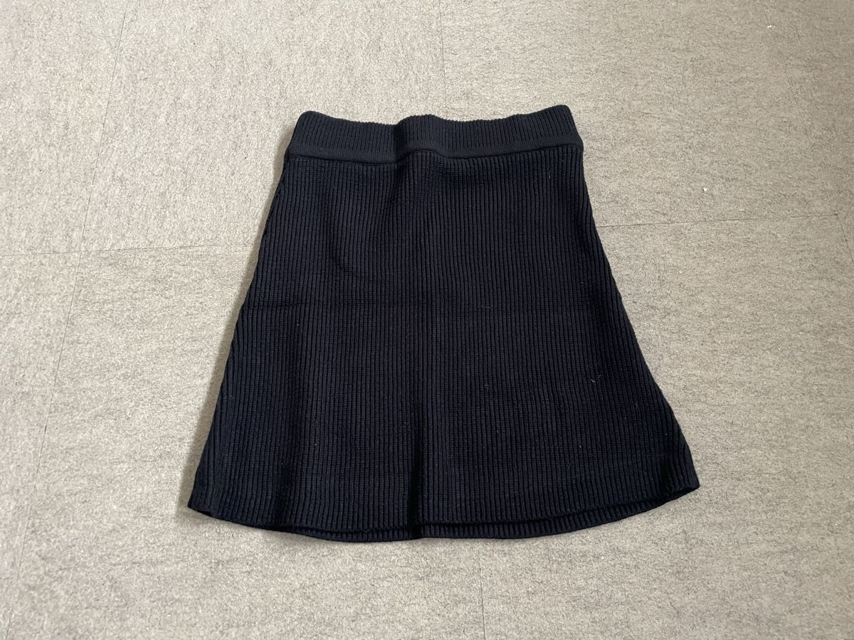 Zara Gonne: Schwarzer Strickrock von Zara – Usato da Basel venduto da Robyn20 8