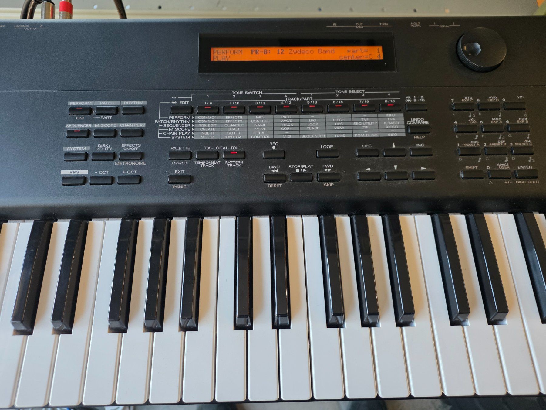 Roland Instruments de musique: Workstation Roland XP50 – D'occasion à Rotkreuz par Kellermusik