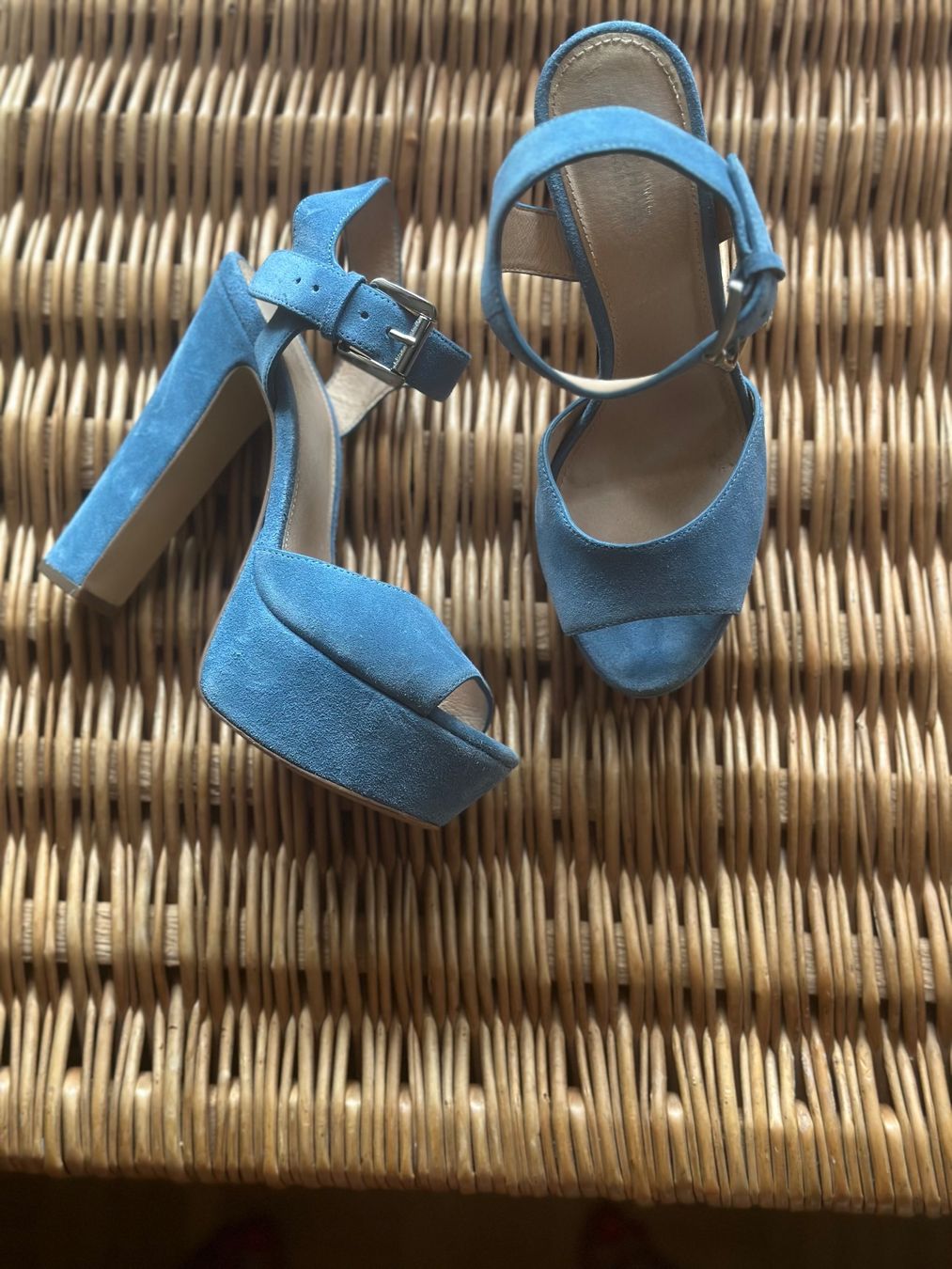 Michael Kors Damenschuhe: Michael Kors Sandalen – Gebraucht aus Kilchberg ZH von nad_6dwp