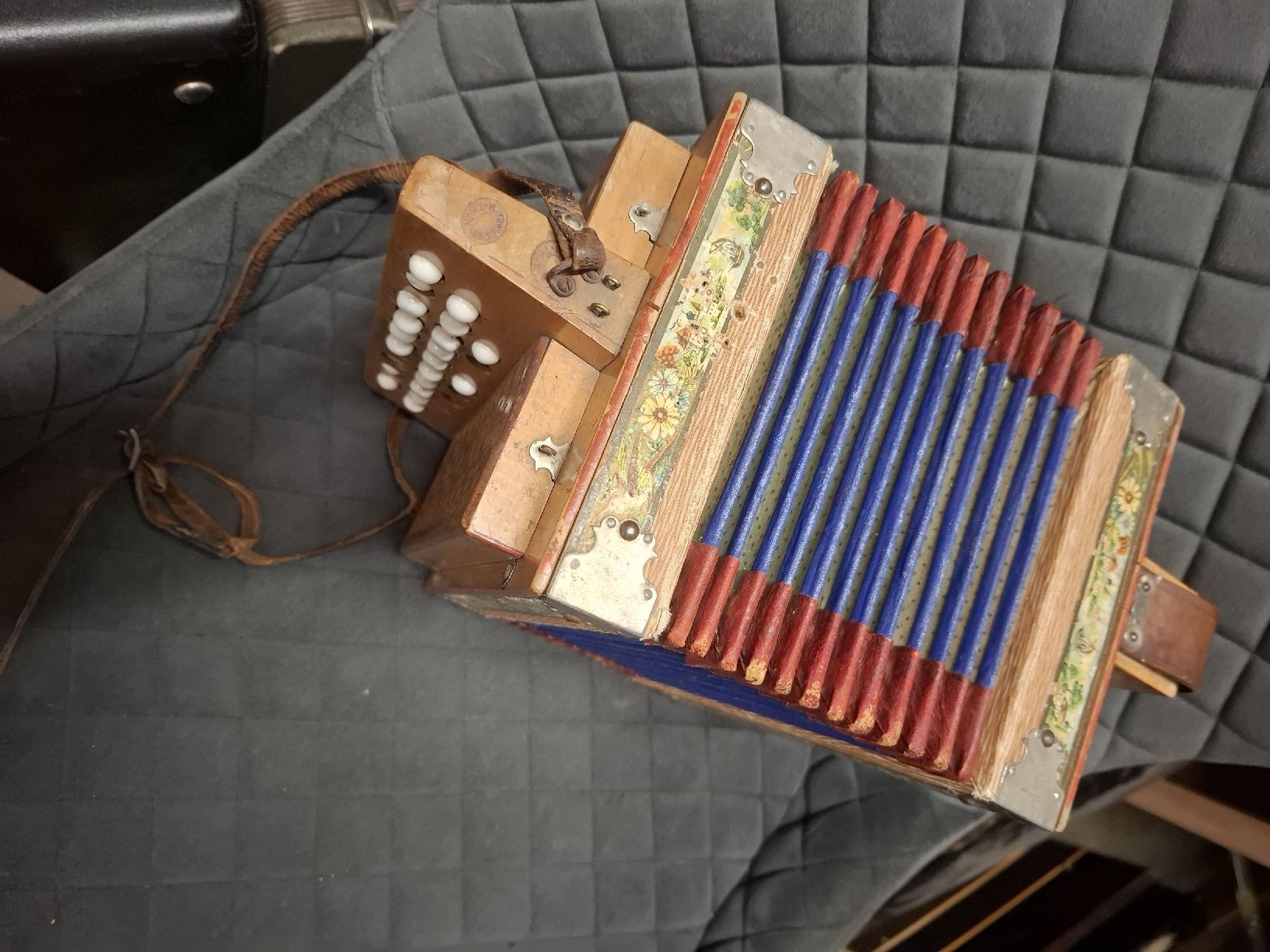 Strumenti musicali: schwyzerorgeli – Usato da Villeneuve venduto da BibiVintage 3