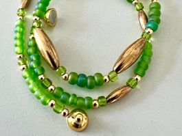 Elegant Glasperlen-Kette Grün irisierend Goldakzenten Unikat