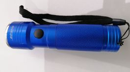 LED Taschenlampe Aluminium blau ohne Batterien, Fabrikneu