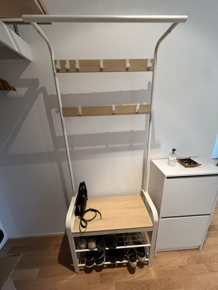 Ikea Garderobe: IKEA coat rack with shoe storage – Gebraucht aus Zürich von leo_hl9m