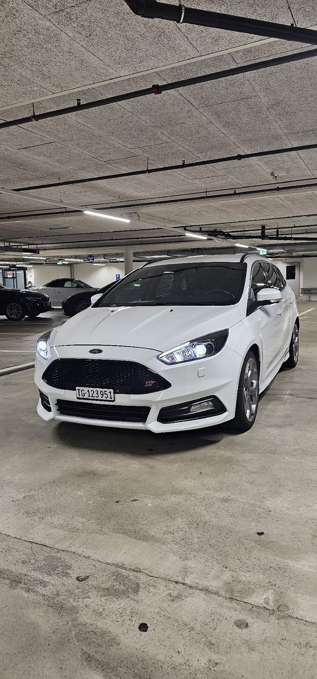 Autos: Ford focus st  – D'occasion à Lustdorf par dns_j68w 5