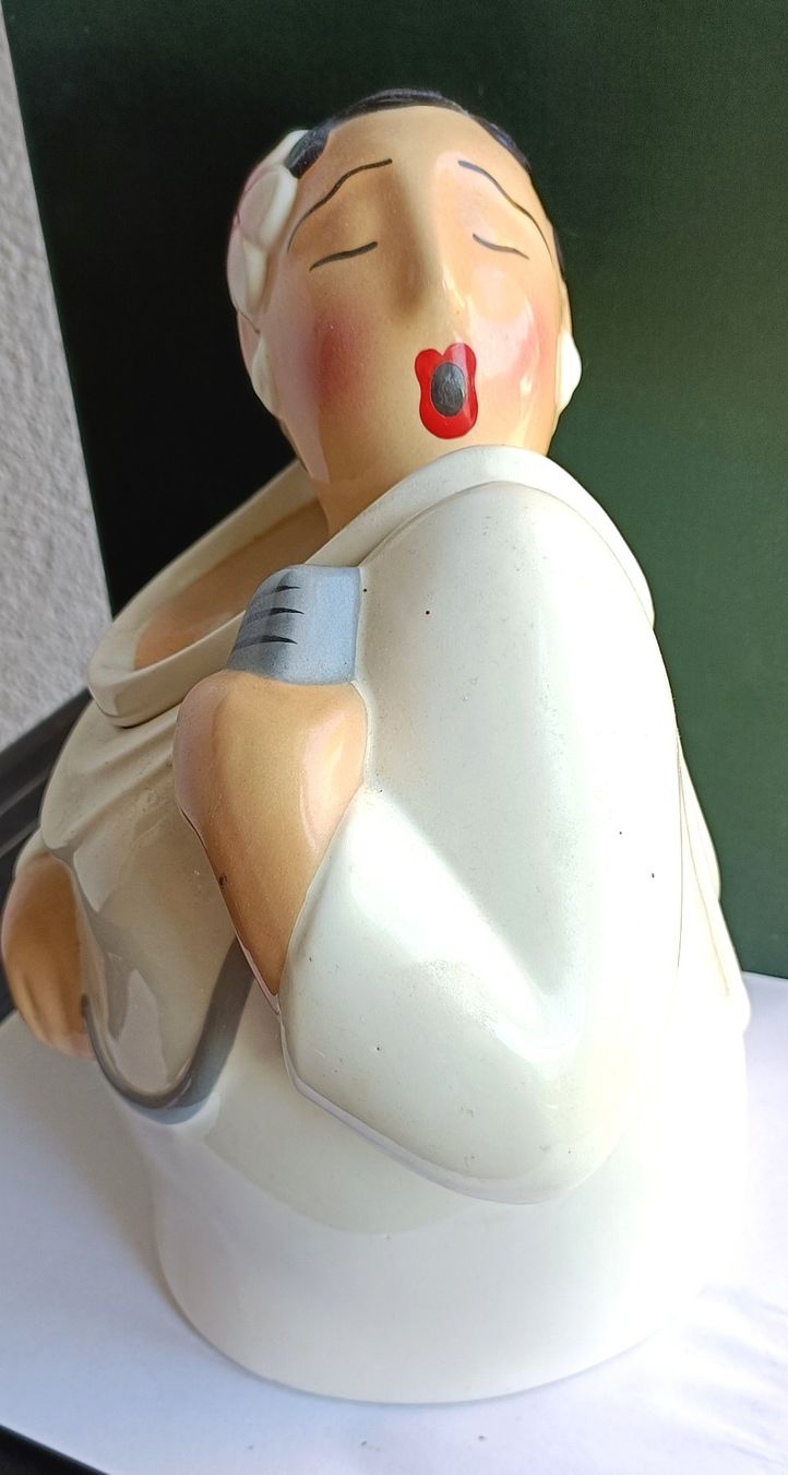 Recipients et similaires: Céramique, Boîte à biscuits chanteuse vintage 1996 – D'occasion à Evilard par mic_yp8t 1