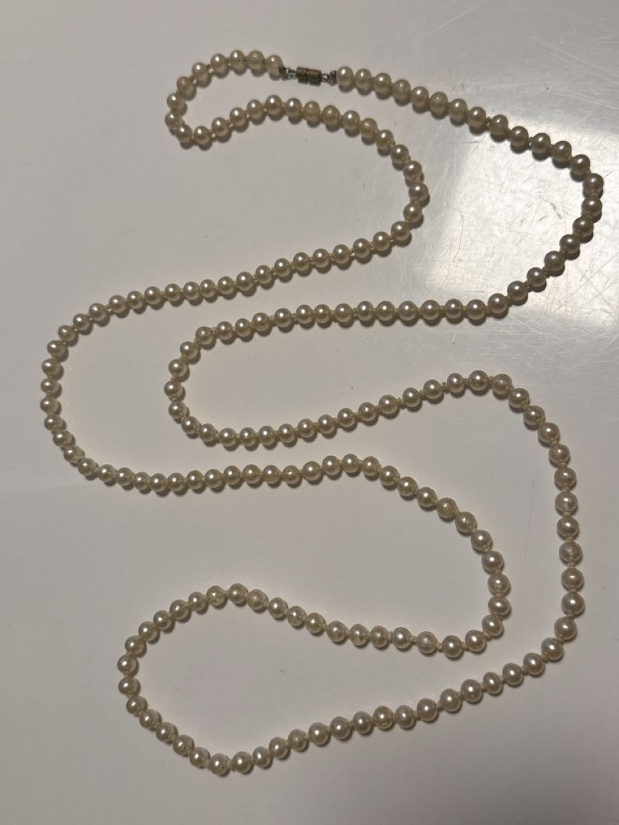 Catenine: Extra lange Vintage Perlenkette einreihig mit Tonnenverschlu – Usato da Winterthur venduto da han_m89f 2