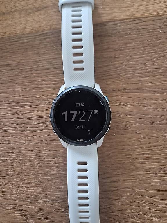 Smartwatch: GARMIN 745 Forrunner, weiss – D'occasion à Buchrain par chrigebrunner