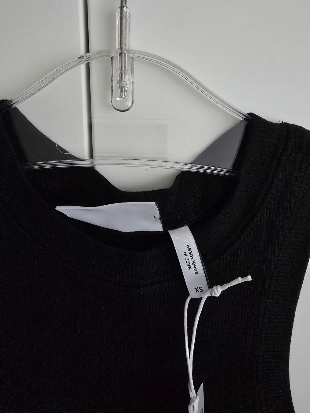 Weekday Top: Weekday Crop Top - Grösse XS – Nuovo e nell'imballaggio originale da Rickenbach b. Wil venduto da VeryLovelyThings 1