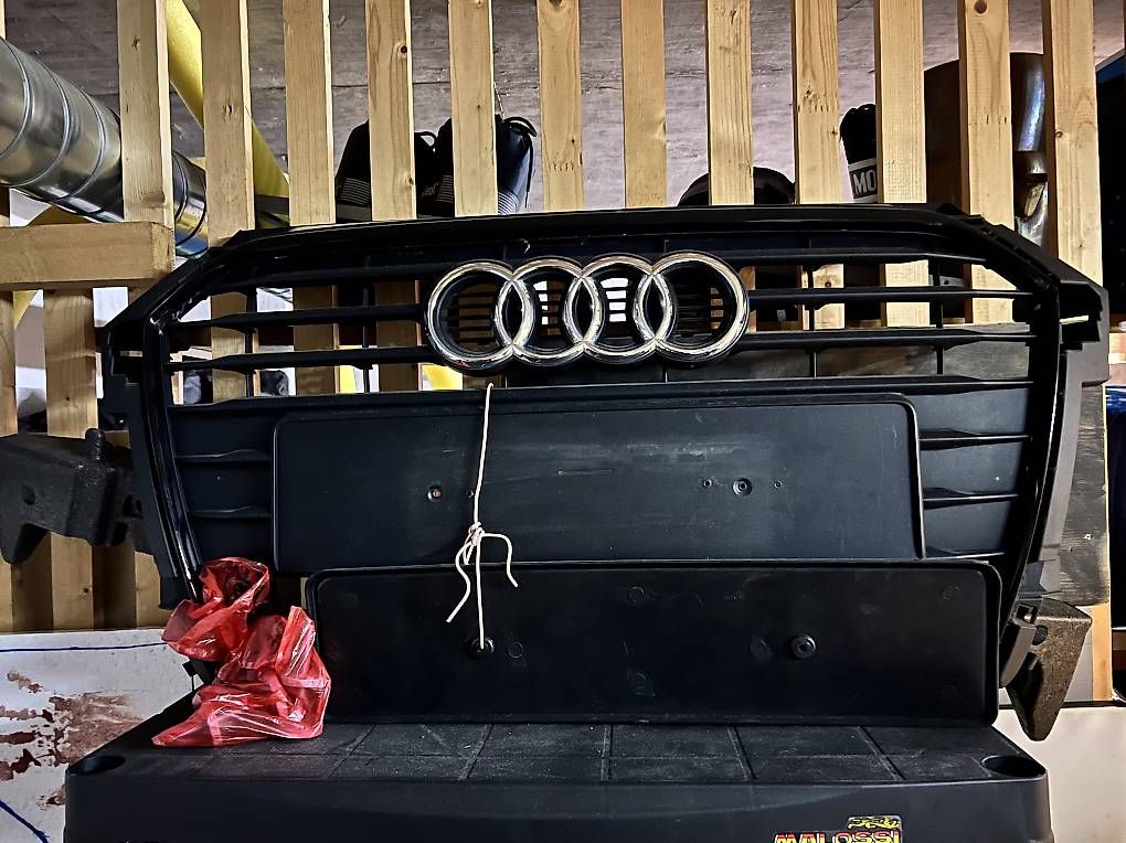 Tutti pezzi di ricambio auto: Vendo griglia originale Audi A1 – Usato da Davesco-Soragno venduto da are_85dn 1