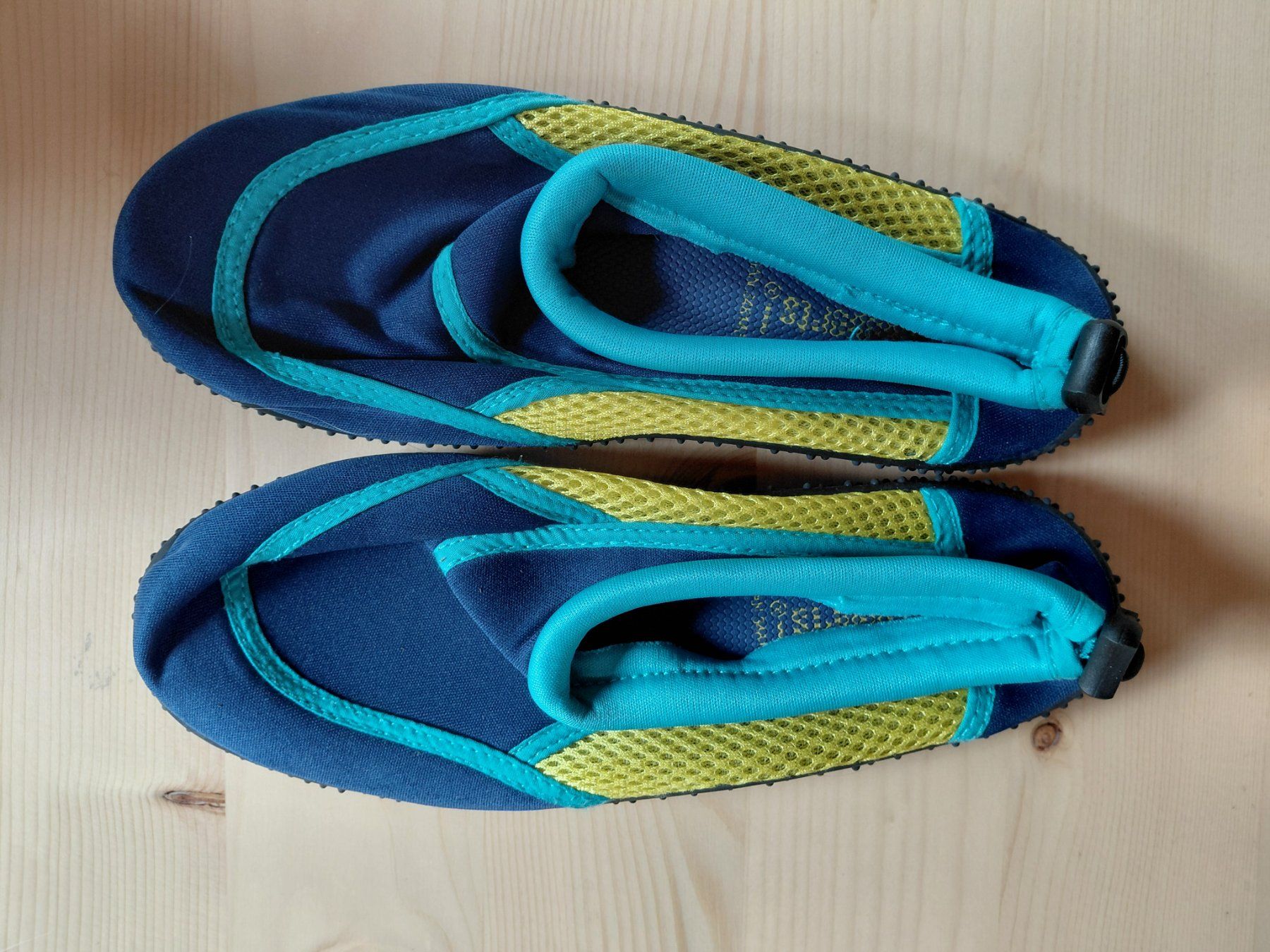 Scarpe per ragazzi: Badeschuhe Gr. 34 – Usato da Turgi venduto da aprilhexxe
