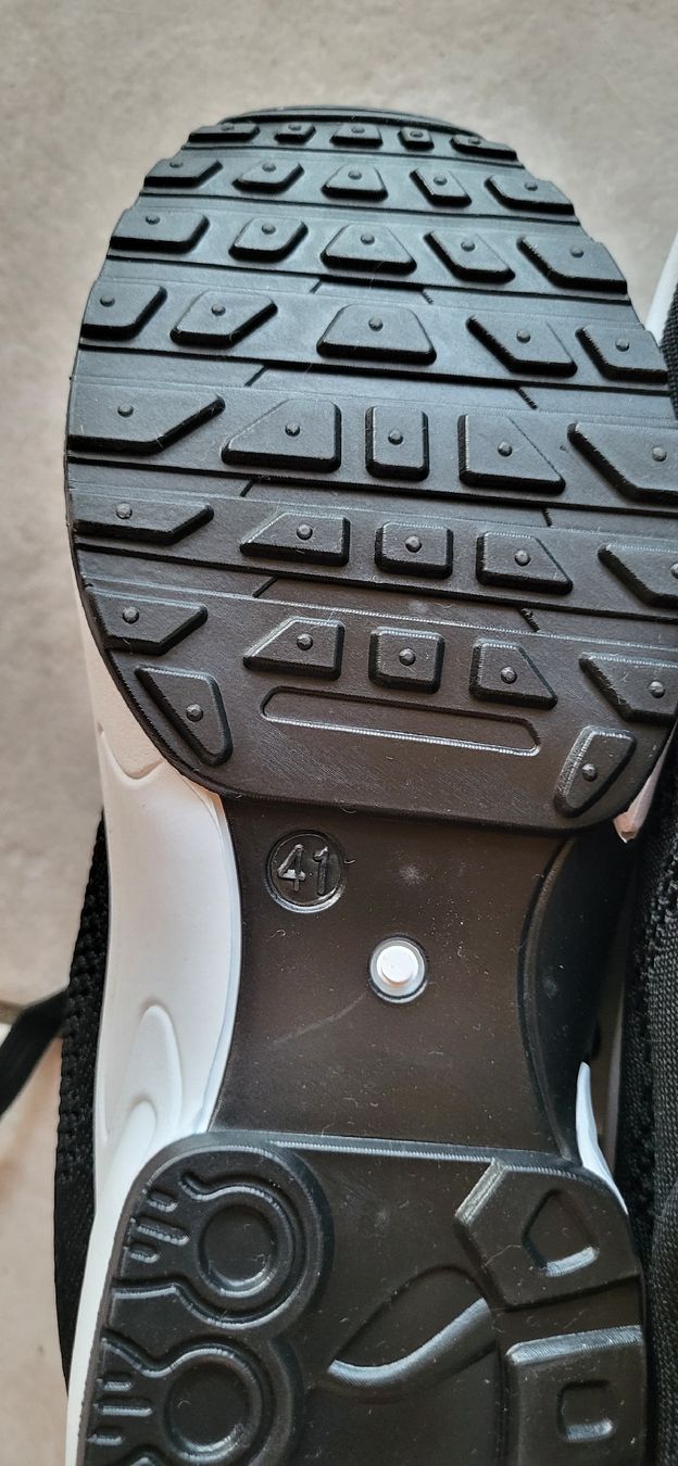 Damenschuhe: Schwarze Turnschuhe – Neu (gemäss Beschreibung) aus Studen BE von mar_6qqp 1