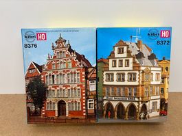2er Set Kibri H0 Bausatz Prächt. alte Stadthäuser 8372, 8376