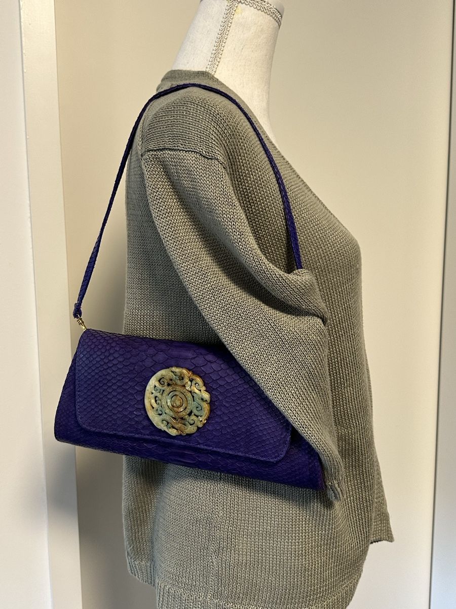Taschen für Damen: Lila Pythonleder-Clutch mit Jade-Verzierung - Top Zustand! – Neu (gemäss Beschreibung) aus Hochwald von M-M-S