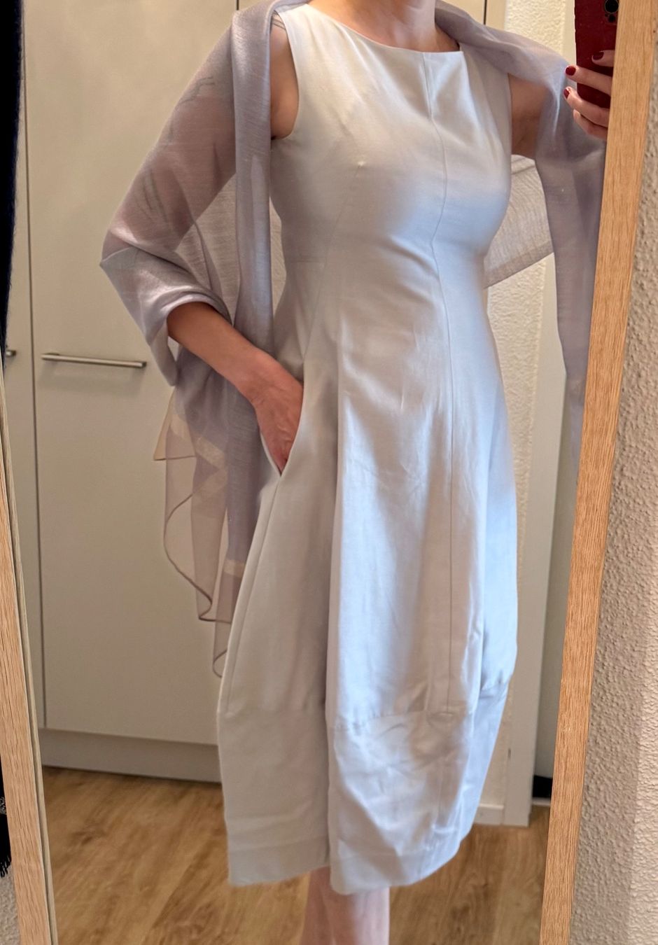 Cos Vestiti: COS Abendkleid silber-hellgrau, Gr. 40, Seide/Baumwolle – Usato da Männedorf venduto da Olumio 1