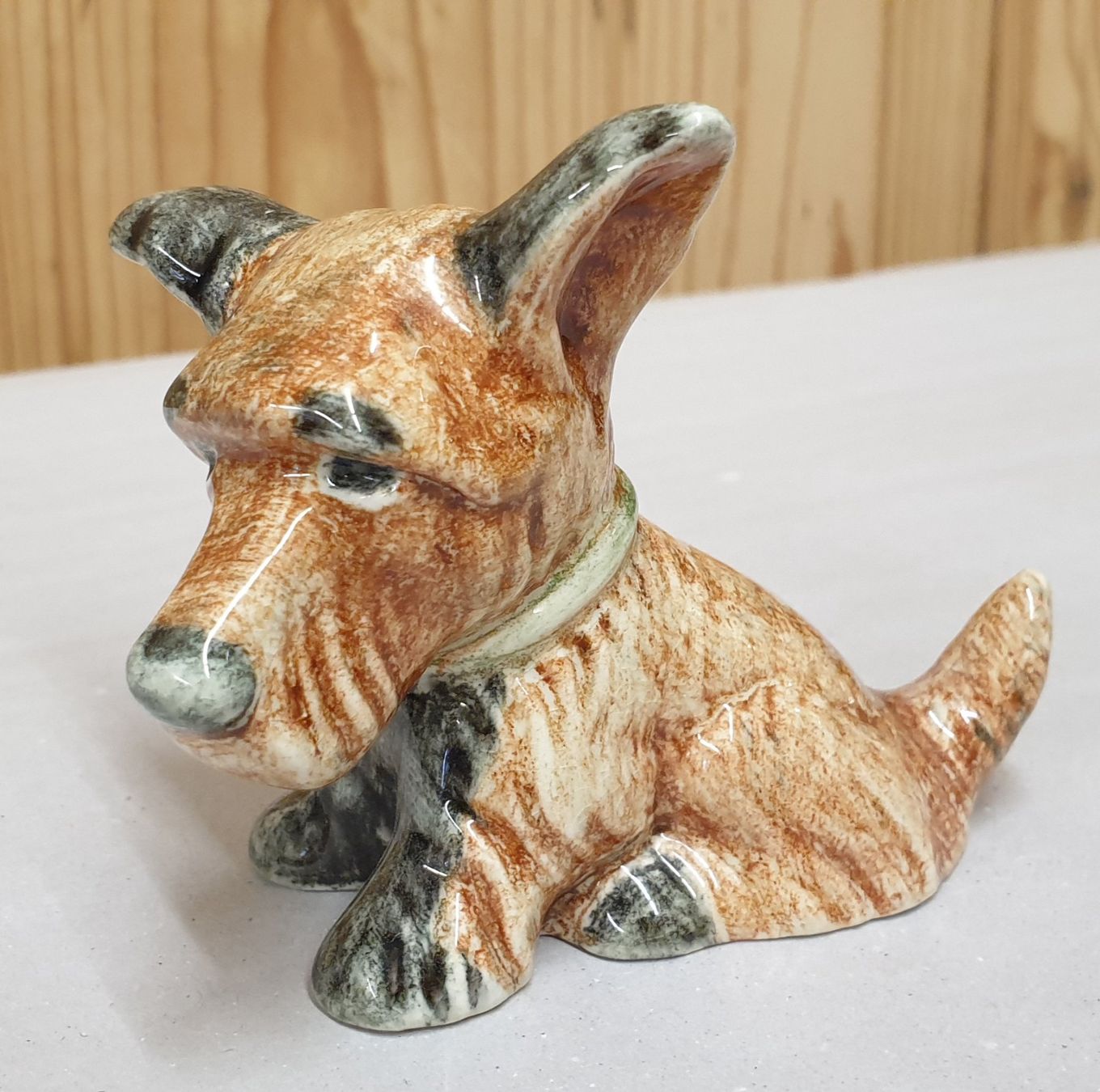 Statuette: Hund nummeriert im Goldscheider Stil – Usato da Emmen venduto da magelan