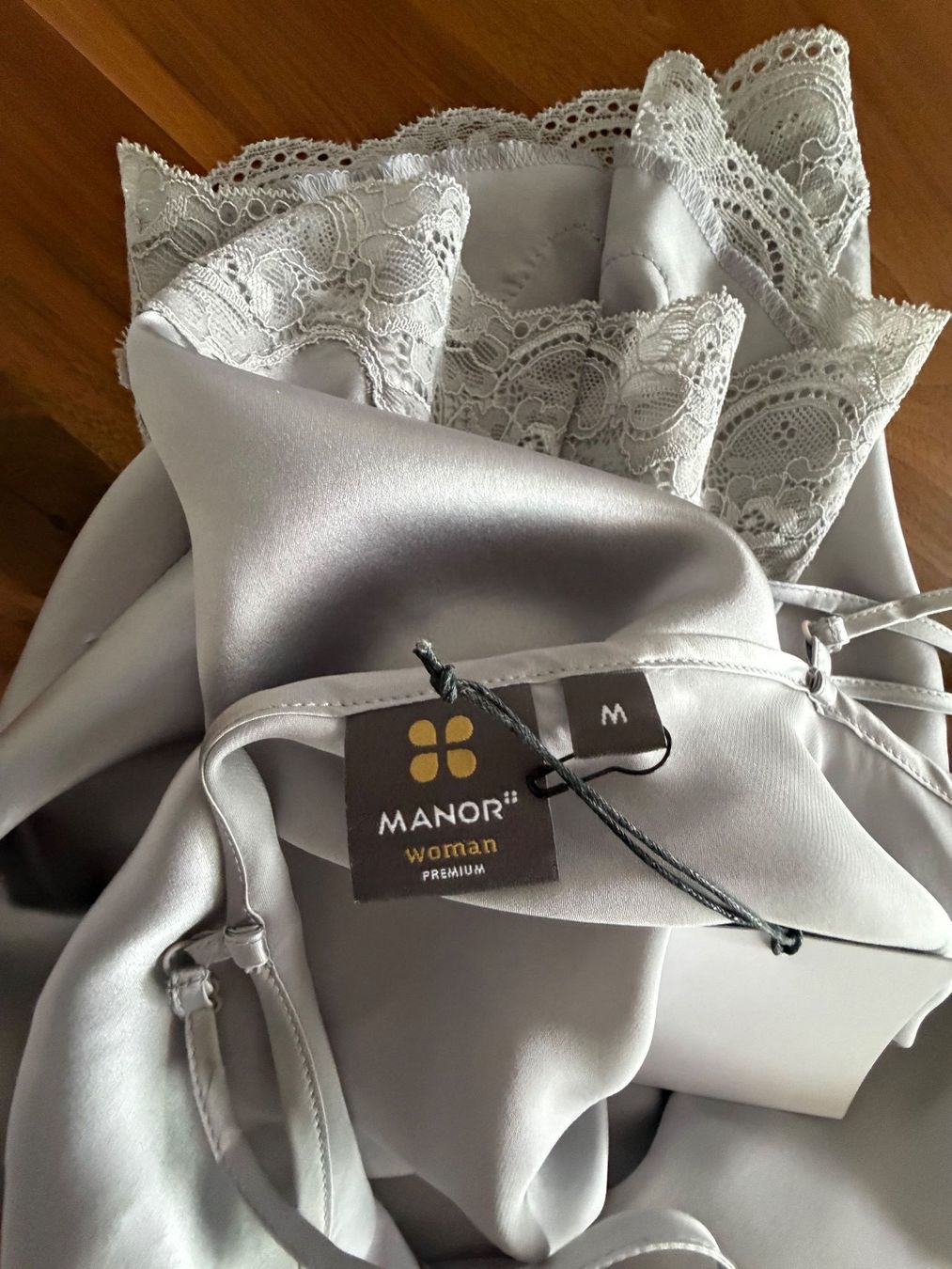 Manor Tops: OVP Seiden Camisole mit Spitzendetails, Grösse M – Neu und originalverpackt aus Wilen b. Wollerau von rosmarin13 4