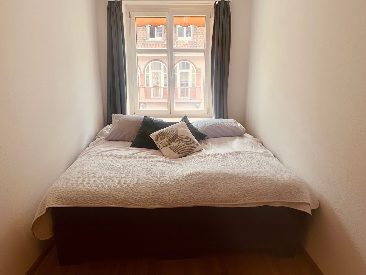 Letti: Super king bed 2meters x 2 meters  – Usato da Basel venduto da VanBuyer2010