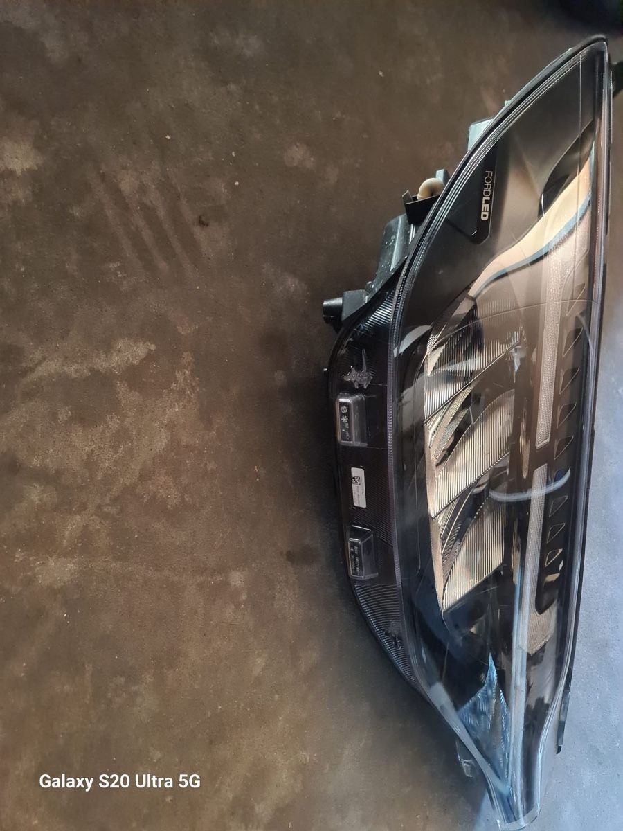 Ford Fari: Ford Transit Scheinwerfer new – Usato da Grabs venduto da fil_c75b 2