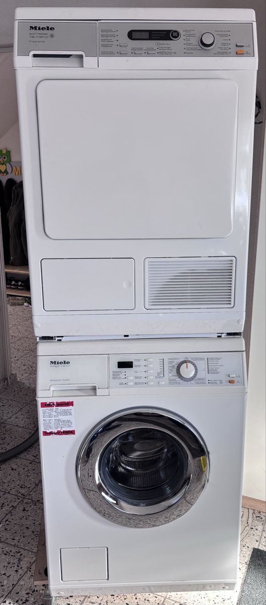 Miele Lavatrici: Miele Waschturm Set – Usato da Aesch LU venduto da thomasmueller
