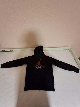 Jordan Flight, pull noir, taille 10-12 ans, très bon état!