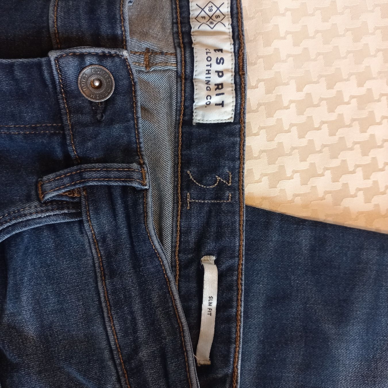 Esprit Jeans: Jeans Esprit Slim Fit taille 31  – Gebraucht aus Dompierre FR von fat_xth5 5