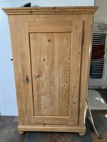 Kleiner Schrank, ohne Inhalt