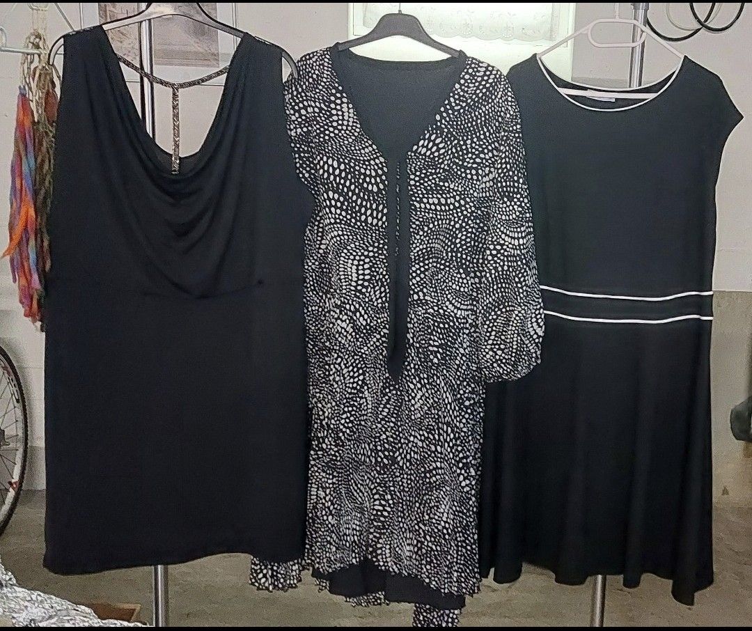 Vestiti: kleider ( preis pro stk ) – Nuovo (secondo la descrizione) da Wislikofen venduto da Ana.Gomes