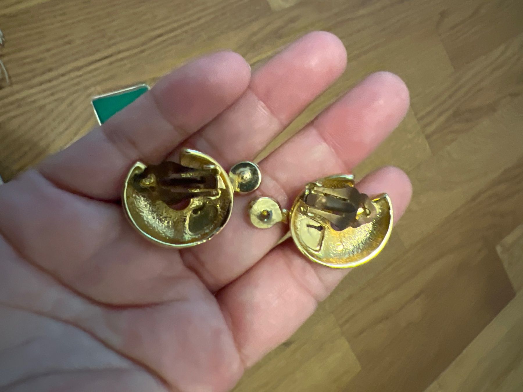 Boucles d'oreille: Ohrclips Goldfarben mit Stein modischer Schmuck – D'occasion à Uznach par Ya_x7x6 3