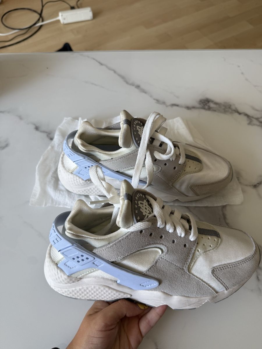 Nike Chaussures femmes: Nike Huarache Größe 36 – Neuf (Voir description) à Basel par naz_8h6m 1