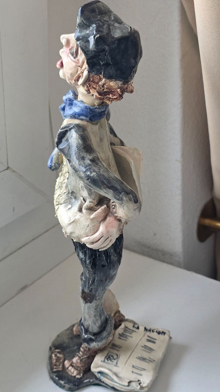 Figurines: Keramikfigur Junge mit Zeitung handgemacht – D'occasion à Wittenbach par rose_rosi 4