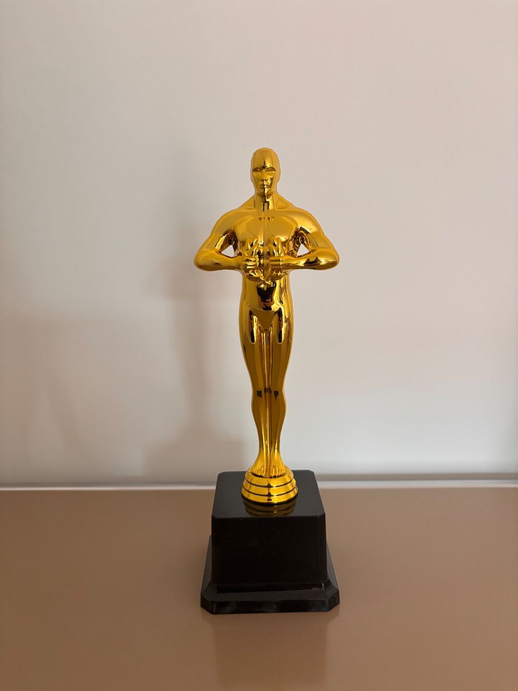 Skulpturen & Statuen: Oscar Award Statue – Neu und originalverpackt aus Zürich von