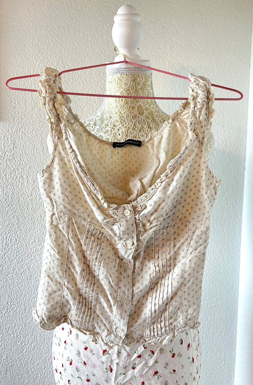 Brandy Melville Top: Brandy Melville cream coquette top – Nuovo (secondo la descrizione) da Otelfingen venduto da houseofstae