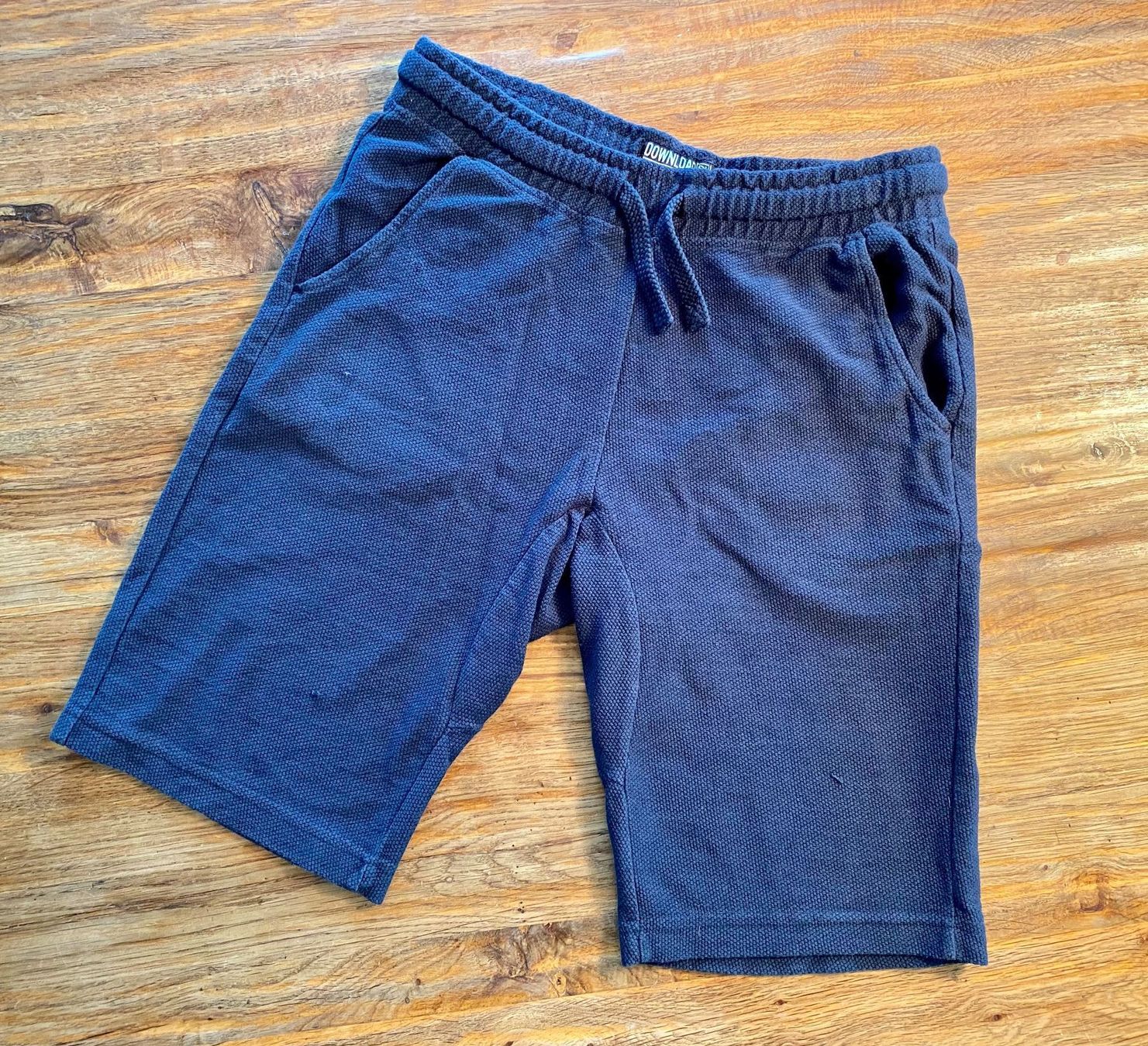 Pantaloni: neuwertig: lässige Shorts Gr. 152 – Nuovo (secondo la descrizione) da Buchrain venduto da Sunny026