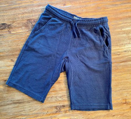 neuwertig: lässige Shorts Gr. 152
