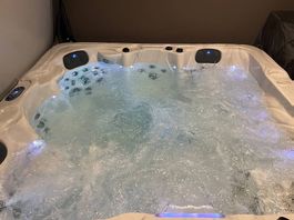 Whirlpool 5 Plätze zu verkaufen (Preis verhandelbar)