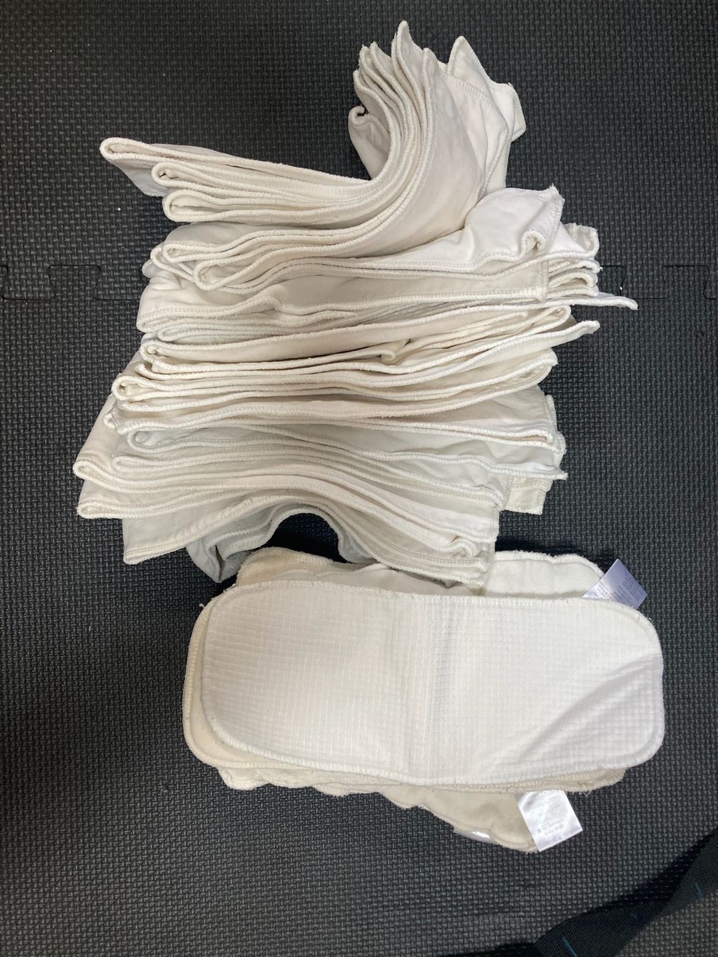 Secchi per pannolini & Pannolini: Lot de couches lavables, inserts et sacs à couches – Usato da Chamblon venduto da mar_2x2r
