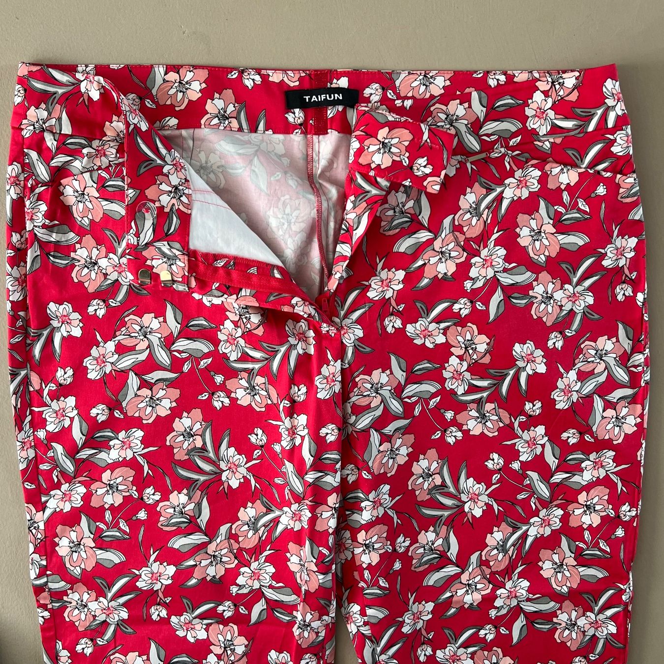 Taifun Pantaloni: TAIFUN Hose ❤️ – Usato da Zürich venduto da ClosetQueen 1